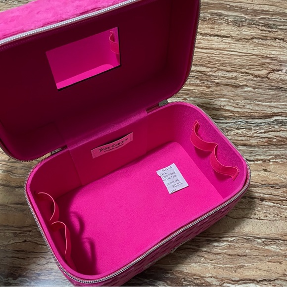 Juicy Couture - Picture 6 of 8